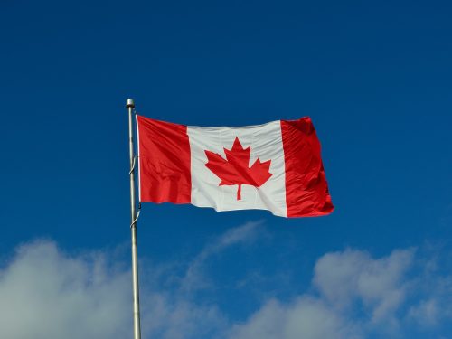 Cette feuille d’érable sur le drapeau canadien