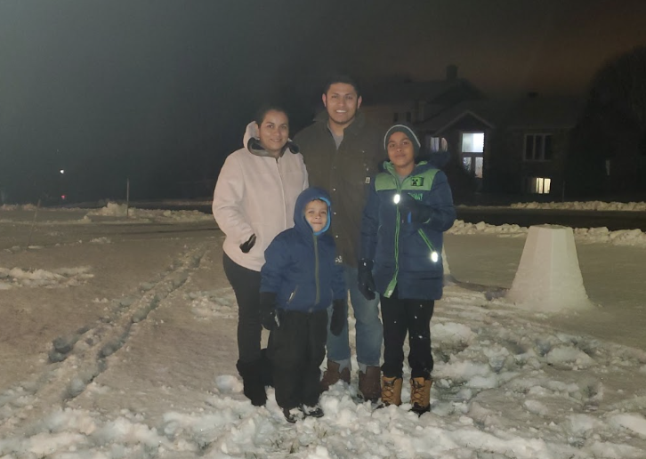 La famille au frisquet hiver du Québec