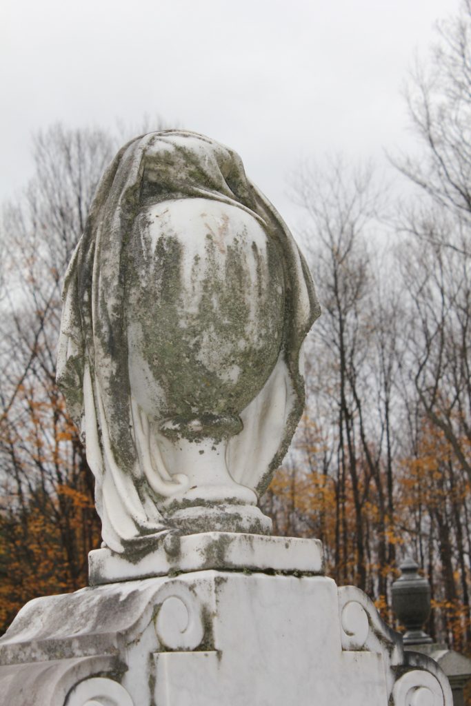 Urne voilée, détail du monument d'Arba Stimson 