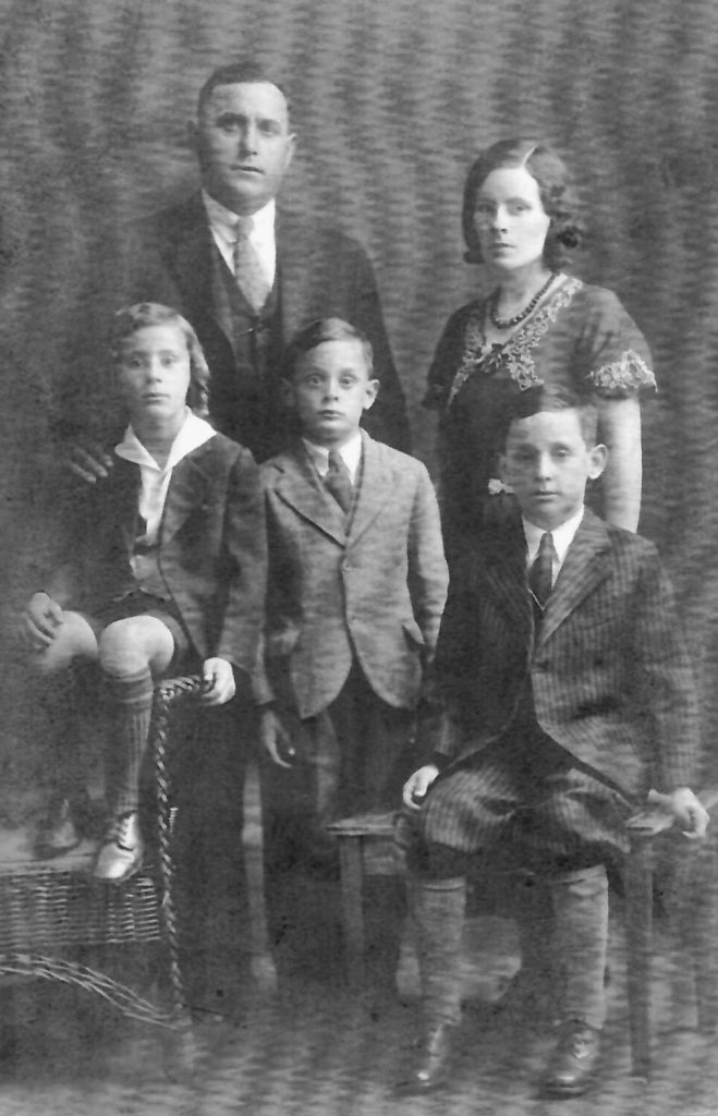 Famille de Valentino Bergamin et Ève Roy, avec Roland, Claude et Henri
