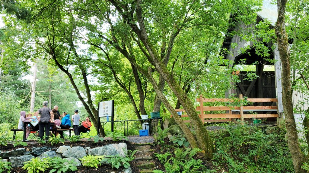 Activités au Pont Couvert à Compton, en nature