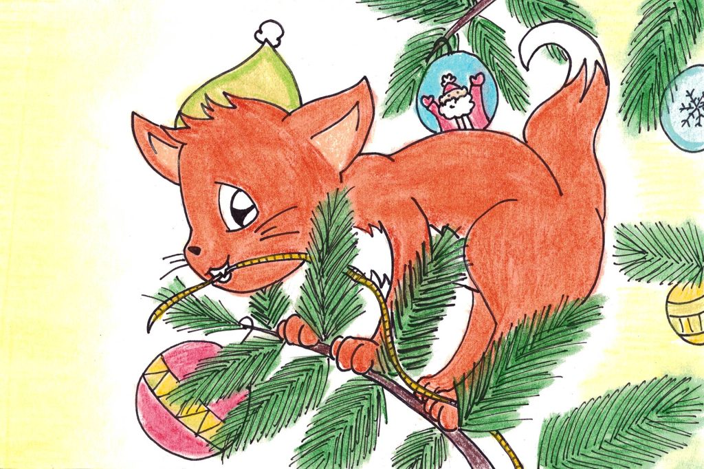 Un chat roux malicieux grimpe sur un sapin de Noël, mordant une guirlande dorée. Il porte un bonnet vert de lutin. Des boules de Noël et une décoration avec un Père Noël sont visibles sur l'arbre.