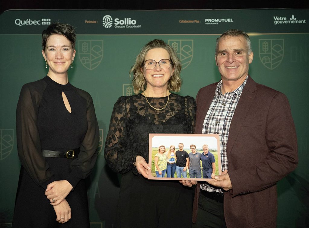 Véronique Guay et Thierry Jaton de la Ferme Provetaz Inc de Compton, 2e rang régional et national dans la Catégorie Argent de l’Ordre national du mérite agricole